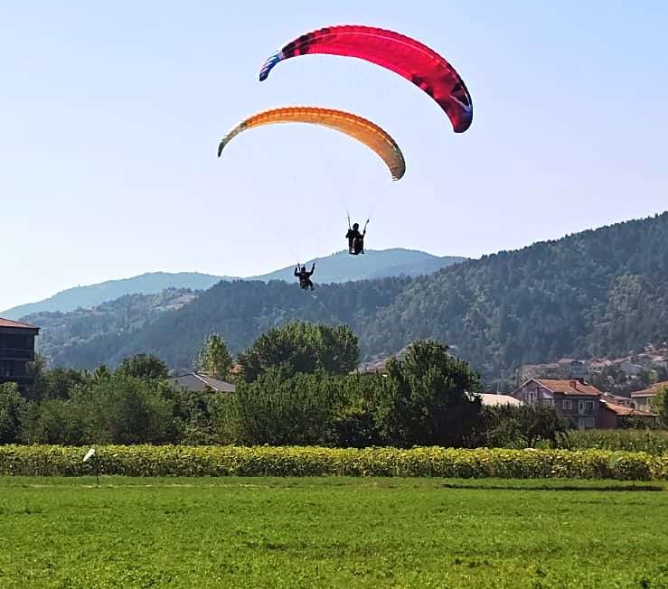 Simav’da Havacılık Festivali gökyüzünü renklendirdi