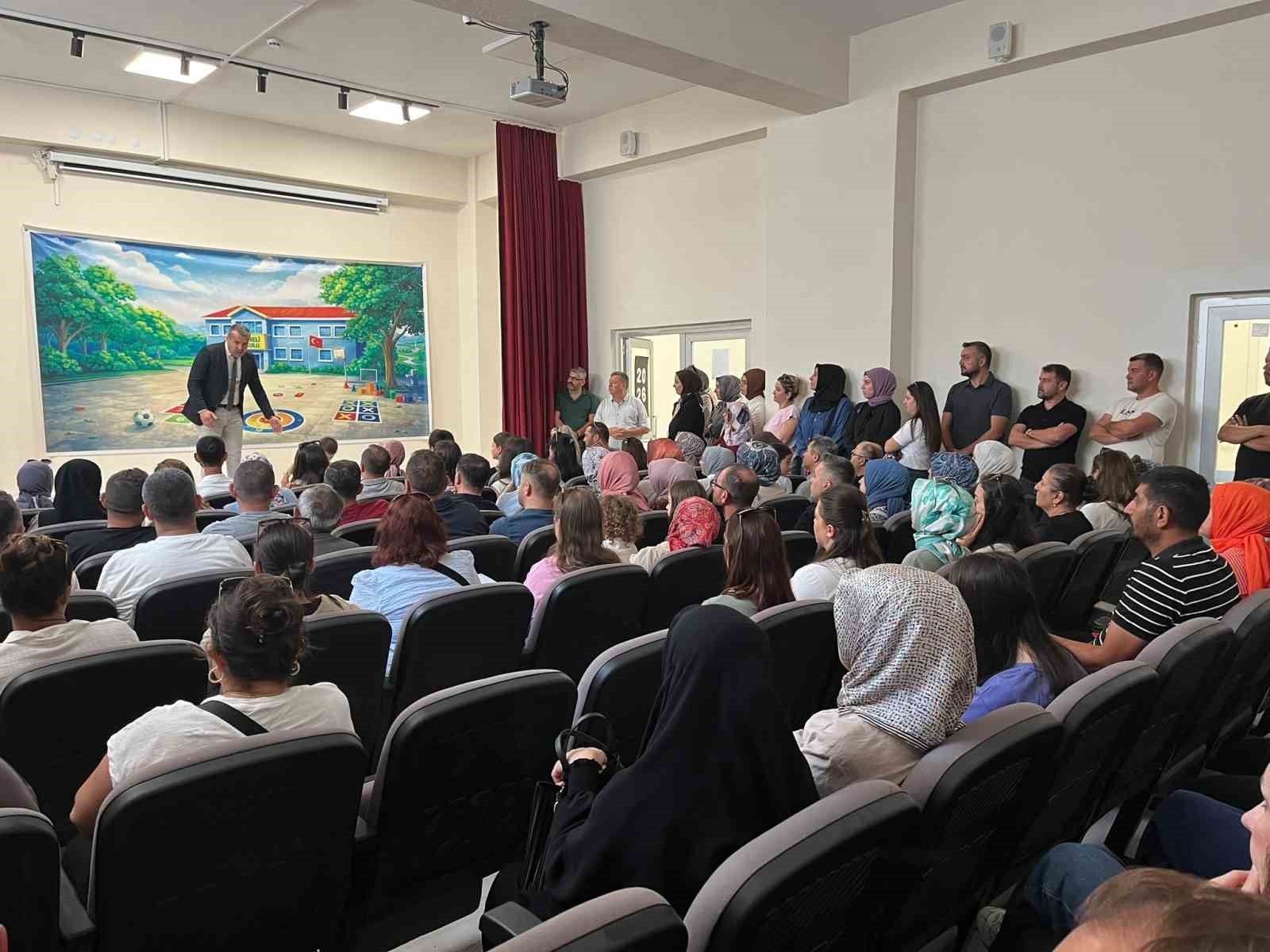 Uyum sürecinde sıraları bu kez öğrenciler değil veliler doldurdu