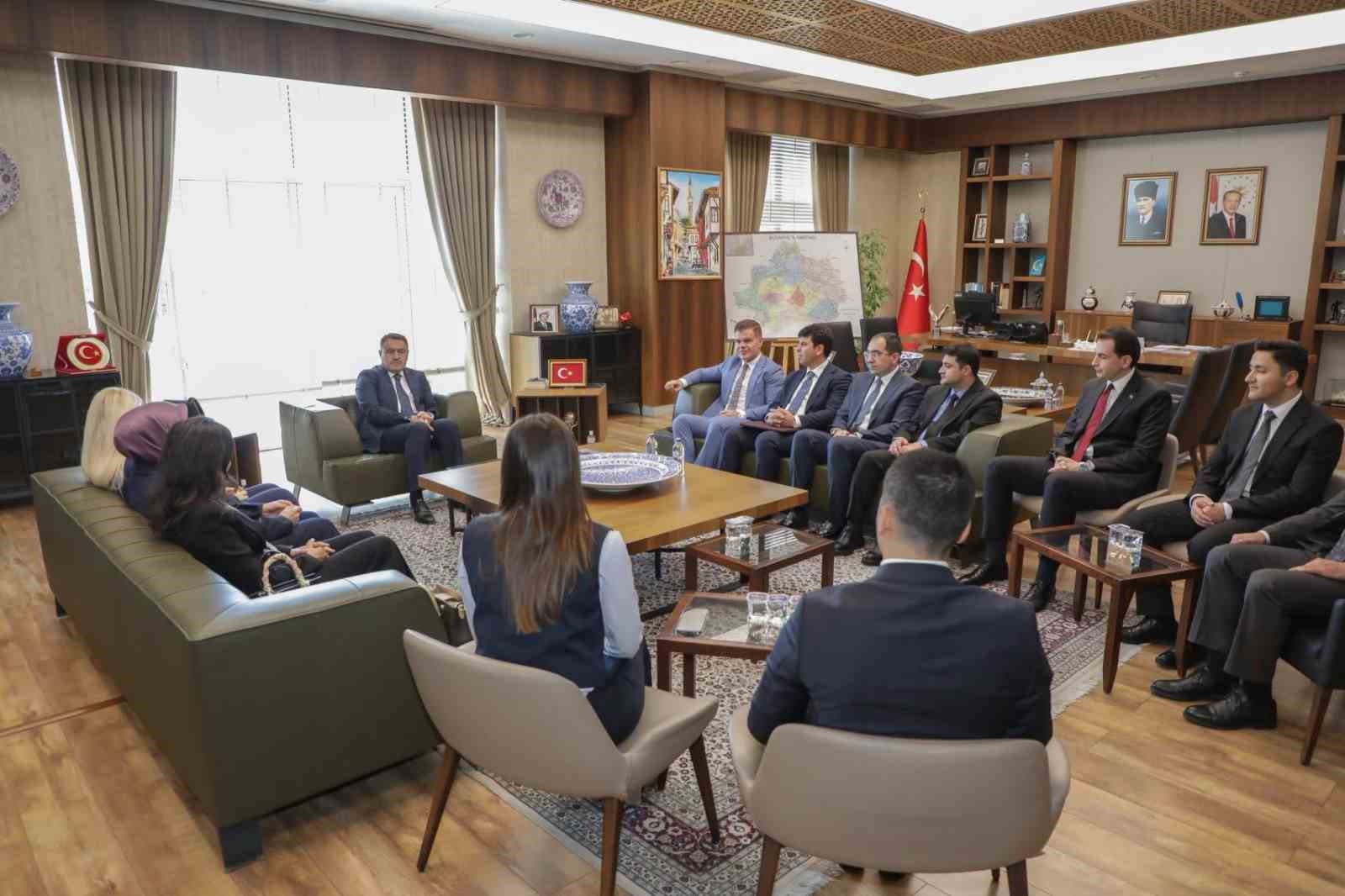 Kütahya Valisi Işın, ilçe kaymakamlarıyla bir araya geldi