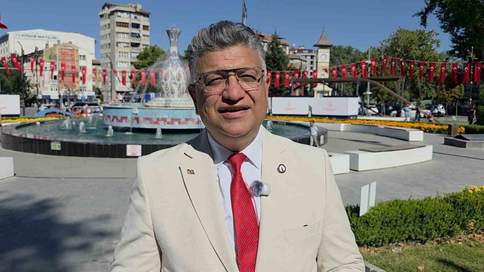 Rektör Kızıltoprak: "Yaşayan Miras Şöleni, Kütahya’nın köklü kültürel mirasını şehir meydanlarına taşımıştır"