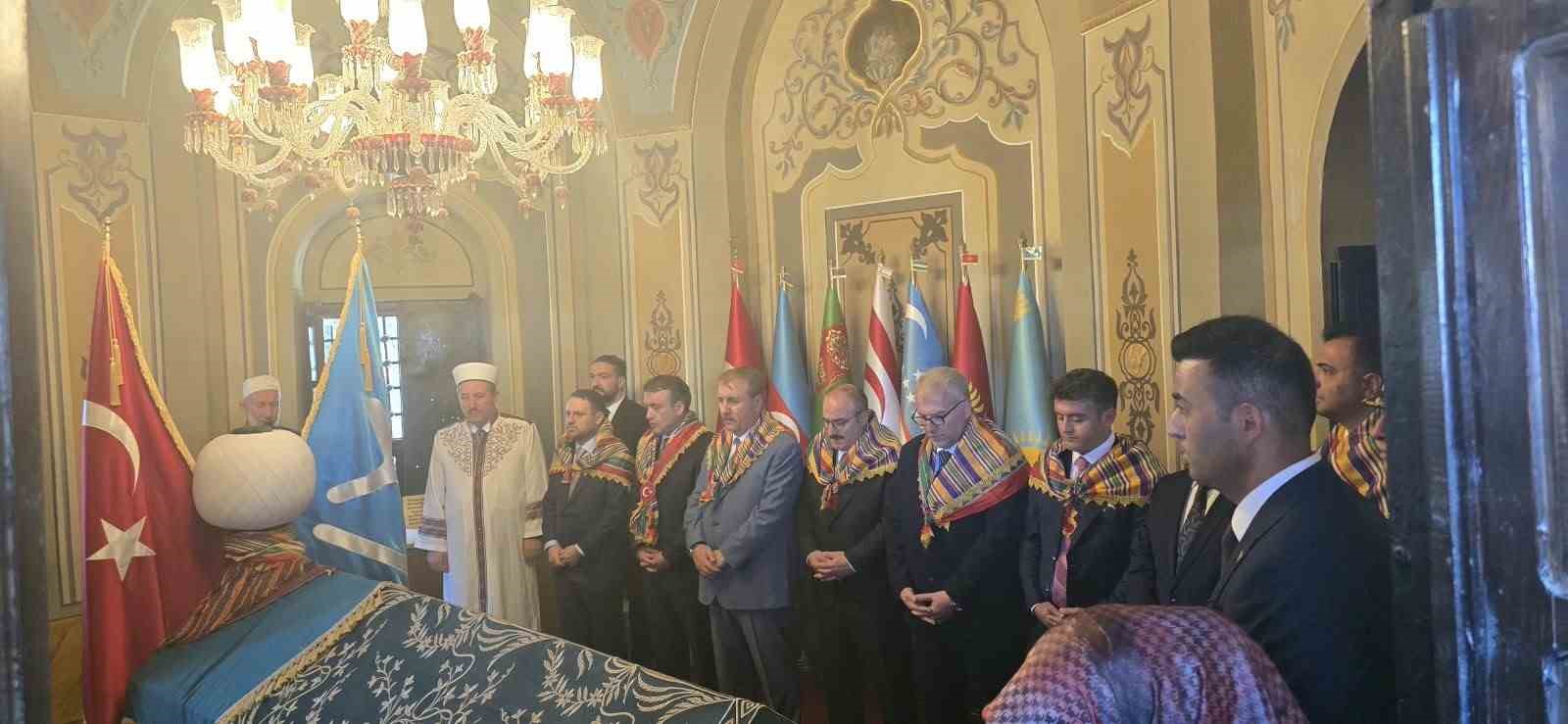 Adalet Bakanı Akın Gürlek, Ertuğrul Gazi Türbesini ziyaret etti