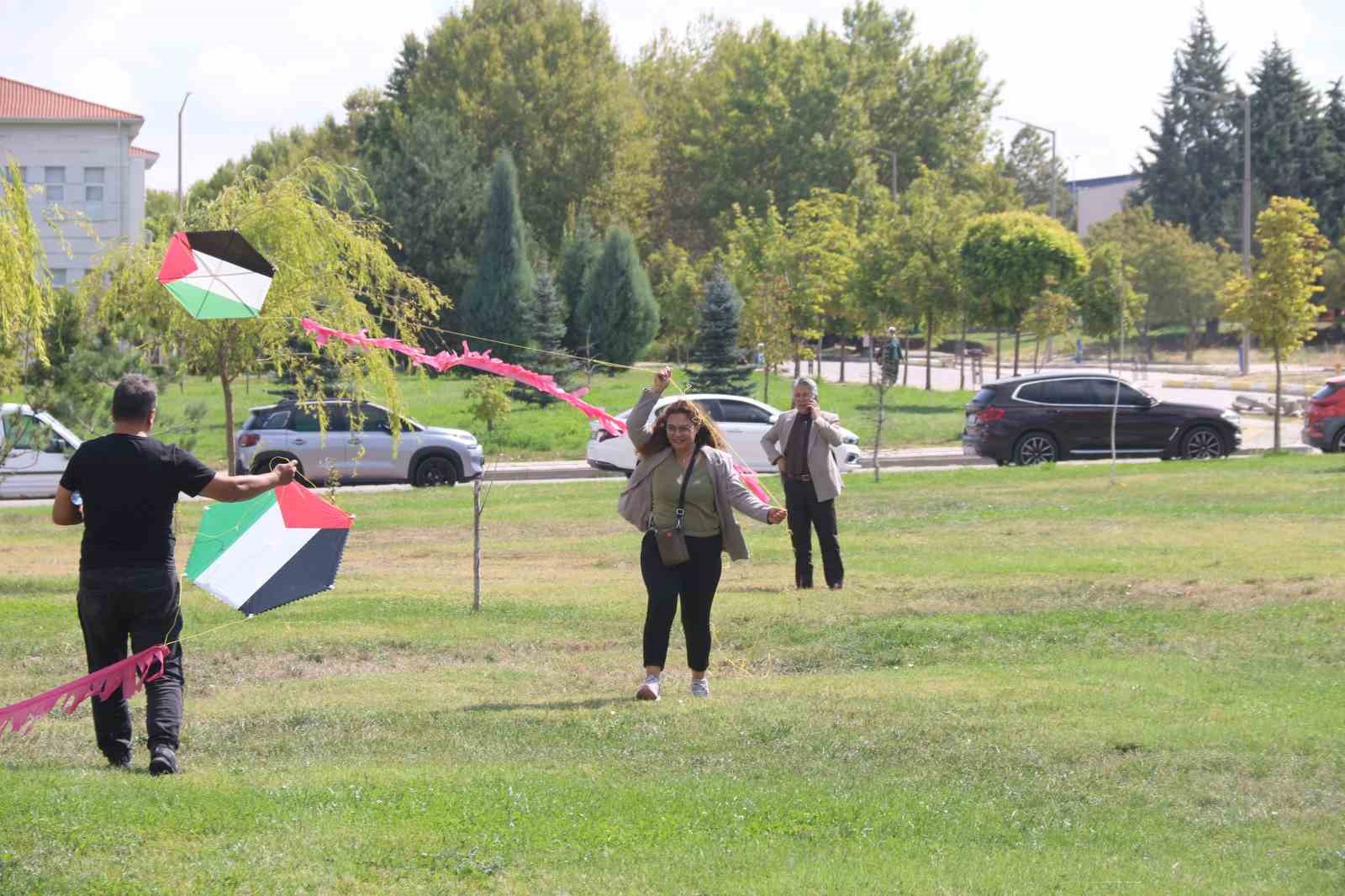 Gazze’deki çocuklar için gökyüzüne uçurtma bıraktılar