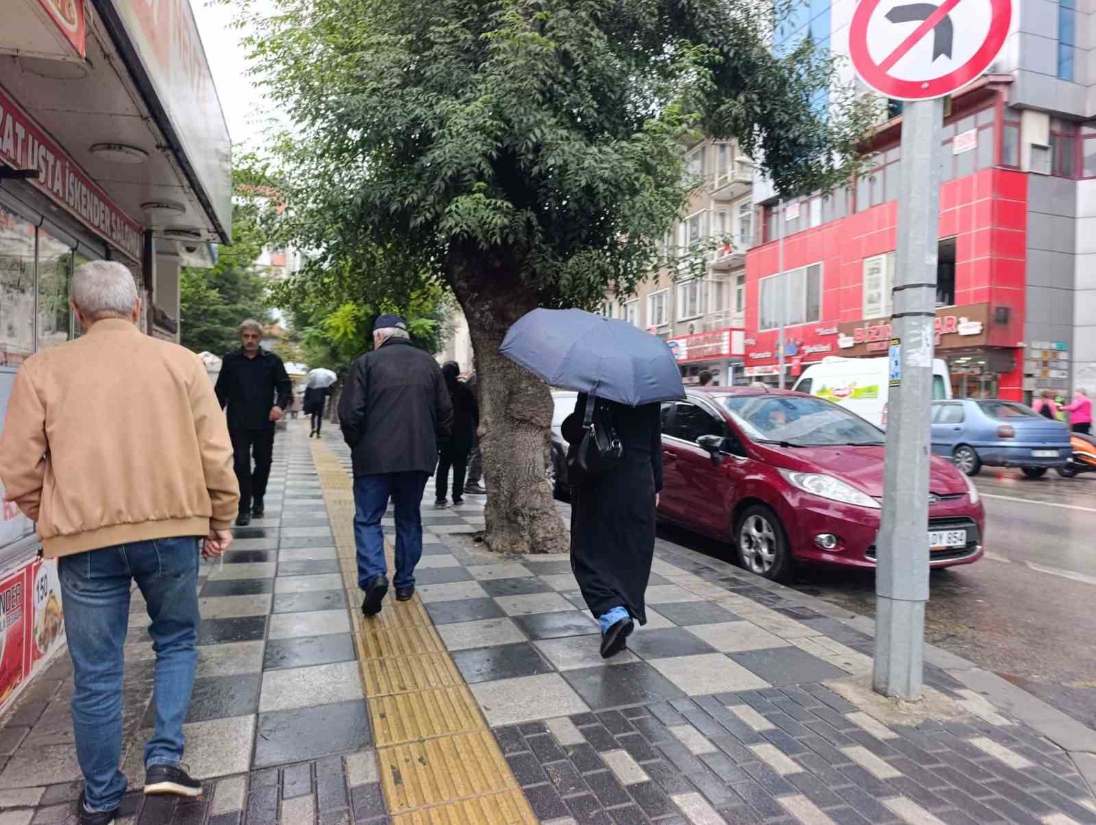 Afyonkarahisar’da yağışlı hava etkili oldu