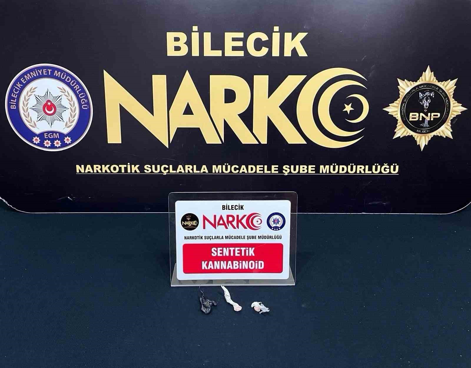 Bilecik’te bir araç 3 şüpheli şahıs üzerinde bonzai ele geçirildi
