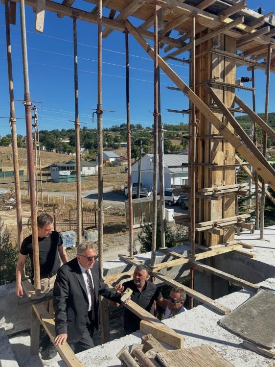 Kaymakam Helvacı, köy konağı inşaatını inceledi