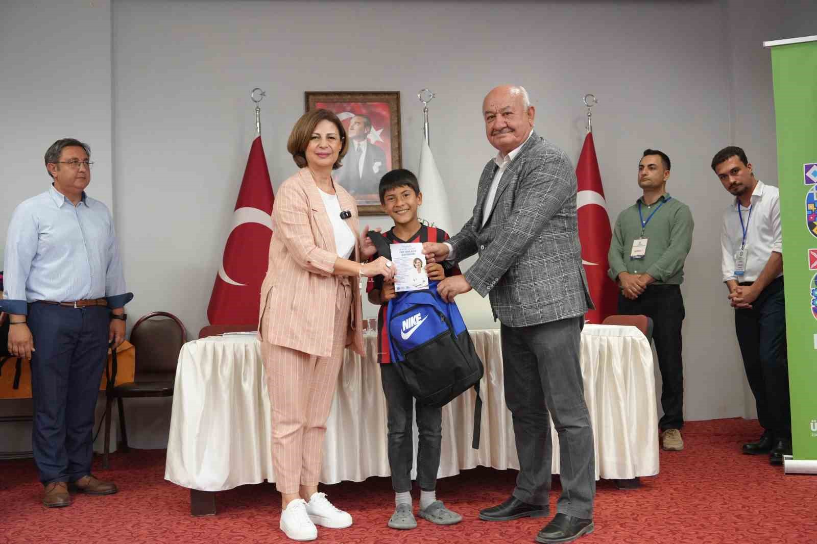 Büyükşehir öğrencilerin yüzünü güldürdü