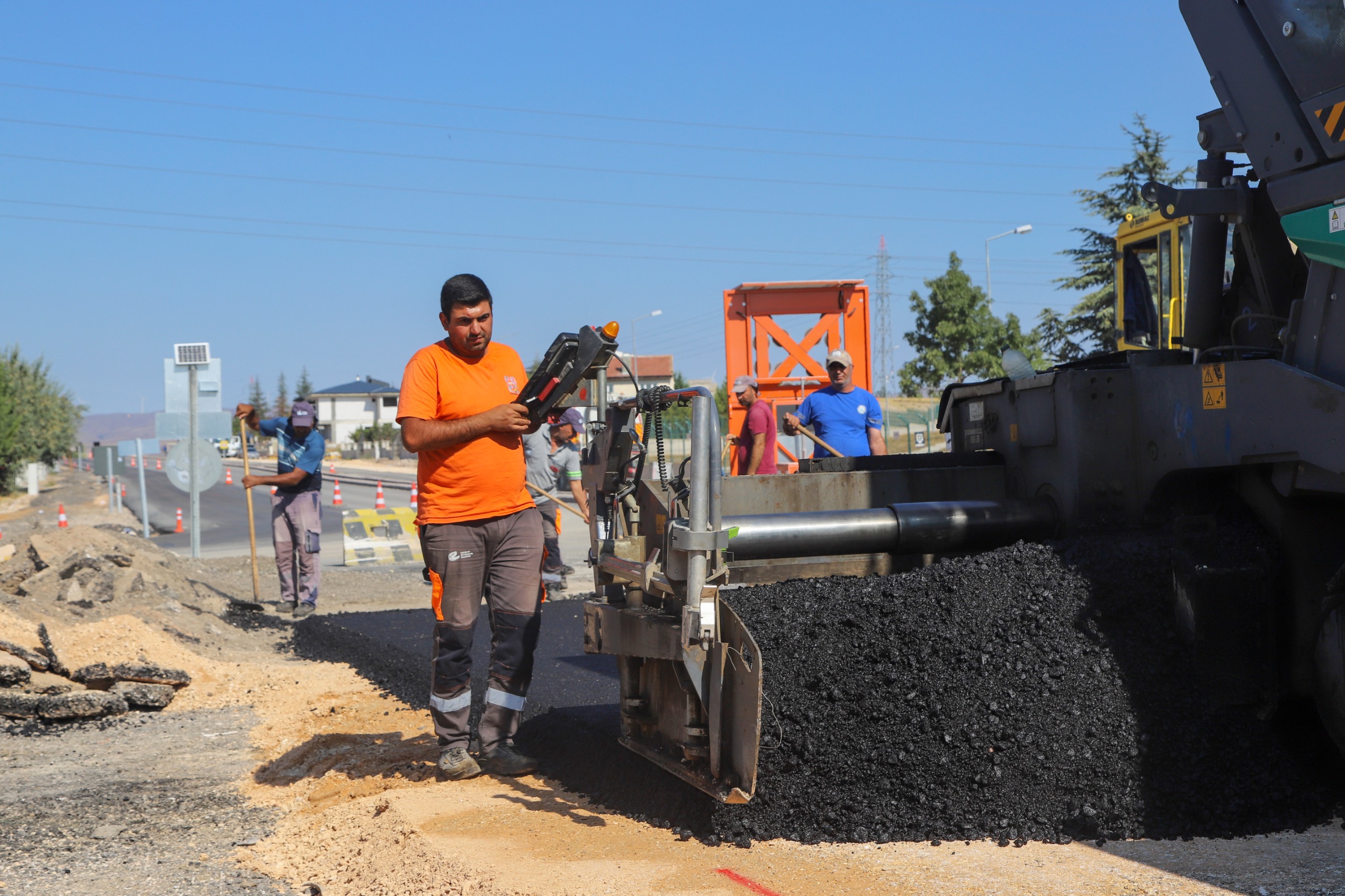 Büyükşehir Ekiplerinden 100. Yıl Bulvarı’nda Asfalt Çalışması