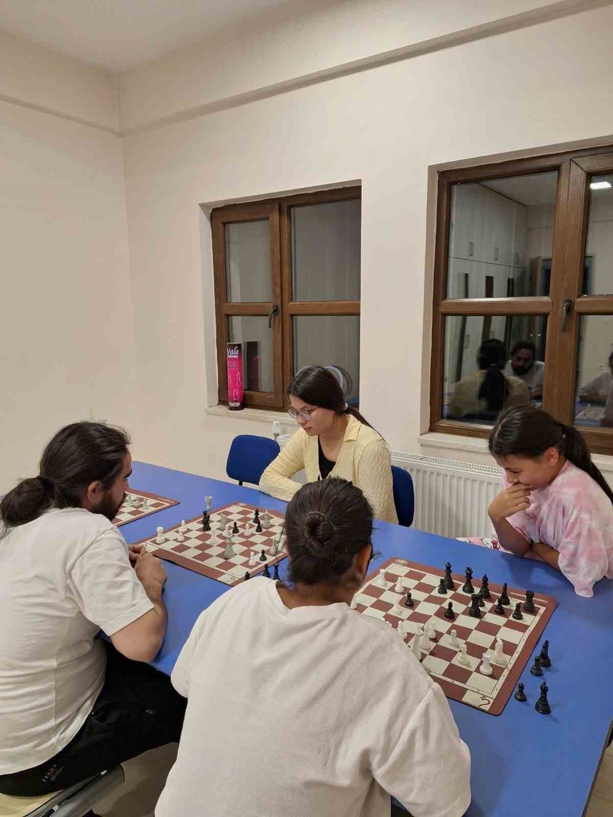 Bilecik’te çocukların yeni hamlesi satranç oldu