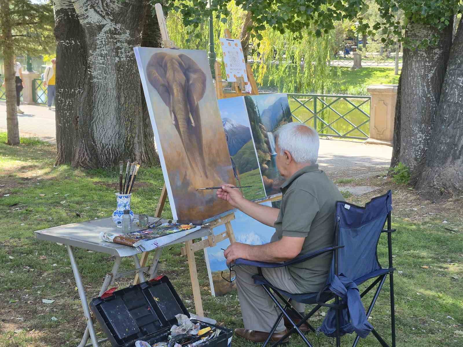 Sadece sergileri gezip resimleri inceleyerek ressam oldu