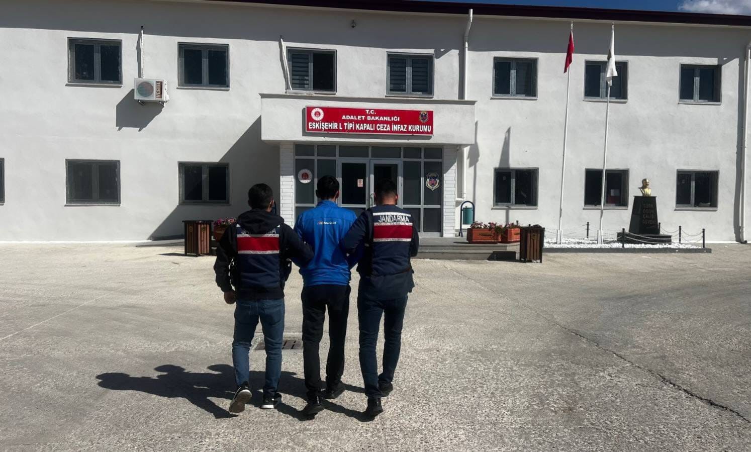 Eskişehir’de 47 yıl hapis cezası ile aranan şahıs yakalandı