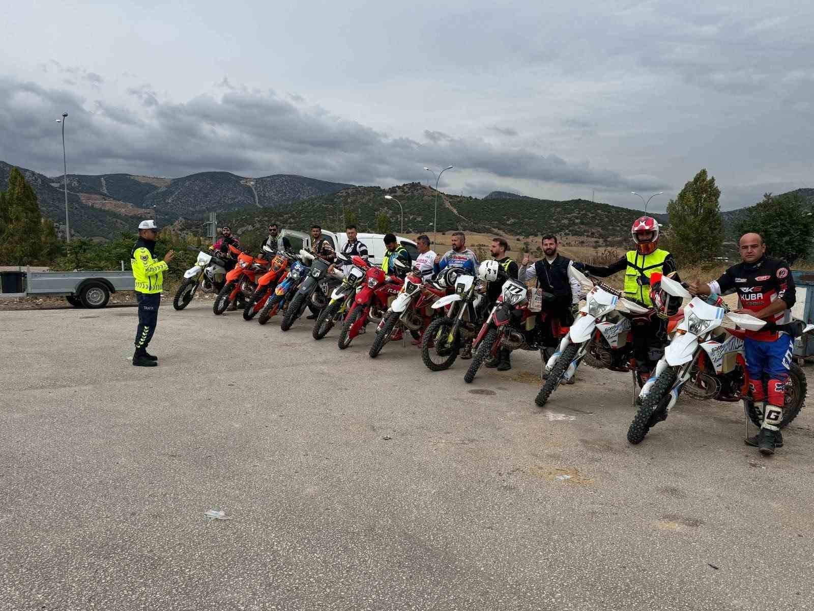 Bilecik’te motosiklet sürücülerine trafik eğitimi