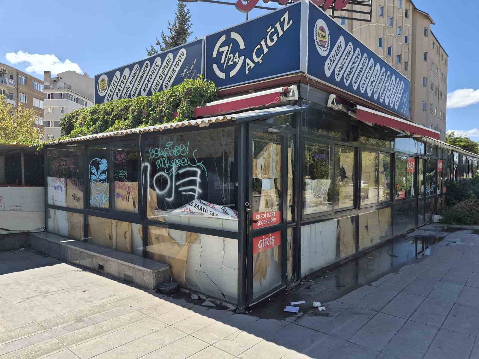 Zübeyde Hanım Bulvarı’ndaki atıl işletmeye zarar verildi