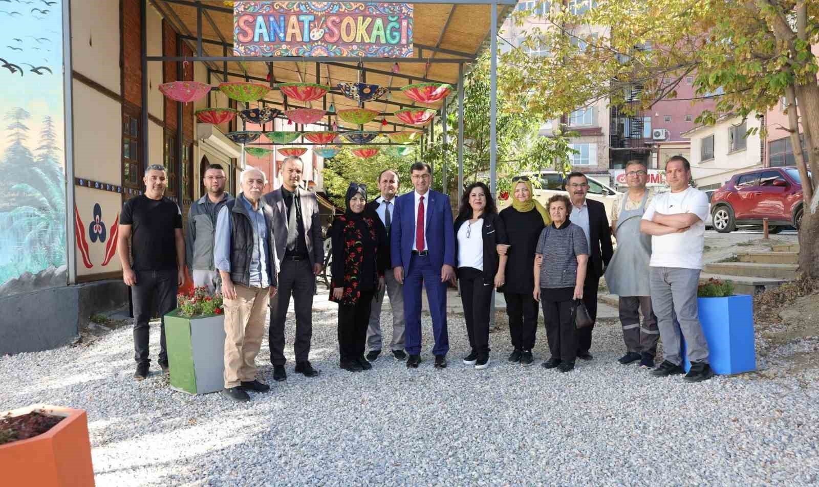 Başkan Kahveci, Sanat Sokağı’nda incelemelerde bulundu