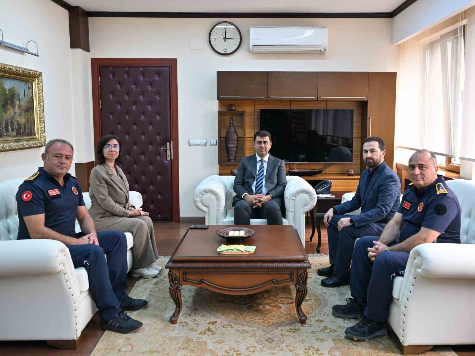 Vali Kartal, İtfaiyecilik Haftasında itfaiyecilerle buluştu