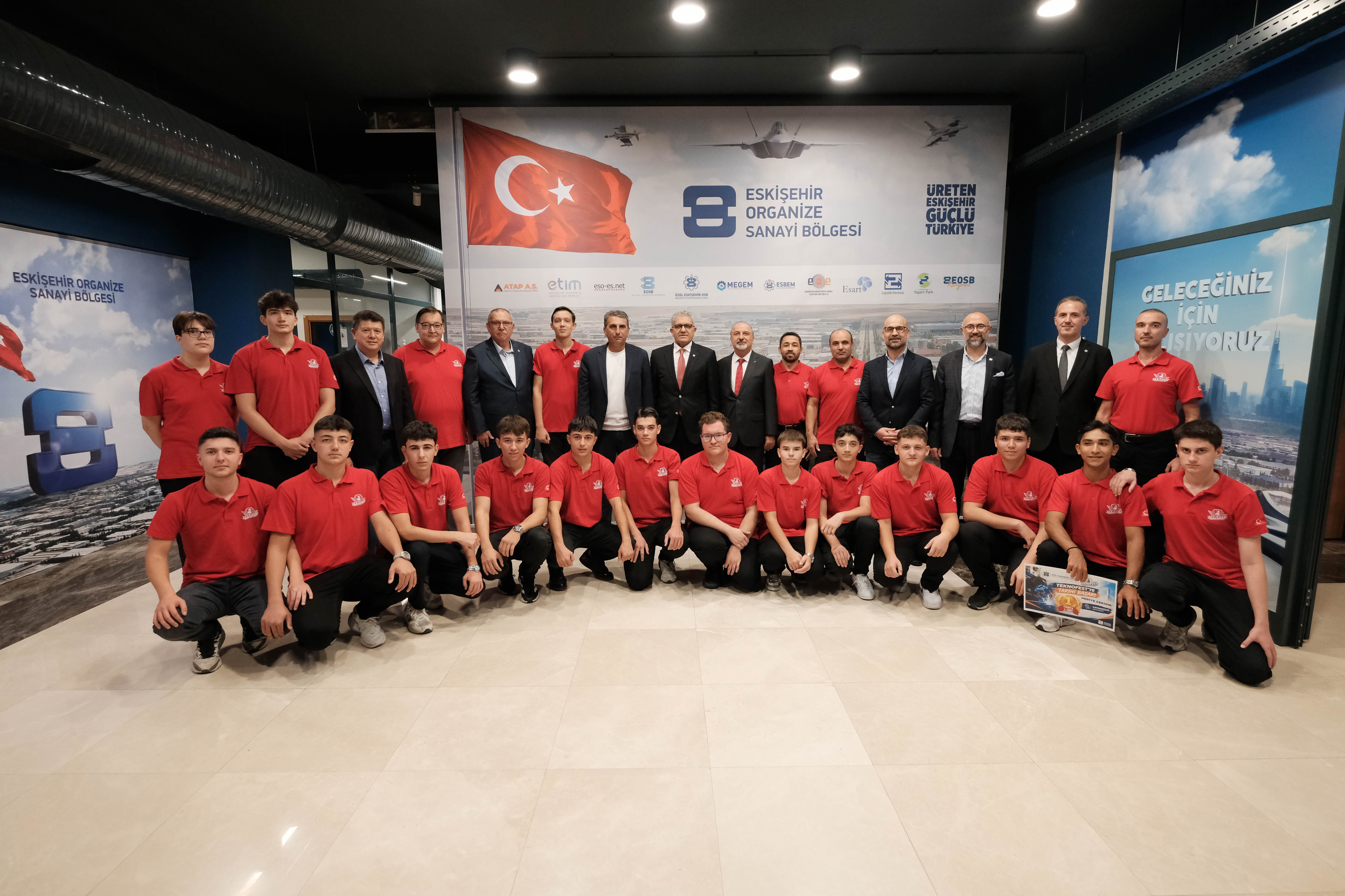 Teknofest'te 4 Türkiye Derecesi Alan Öğrencilerden OSB'ye Ziyaret