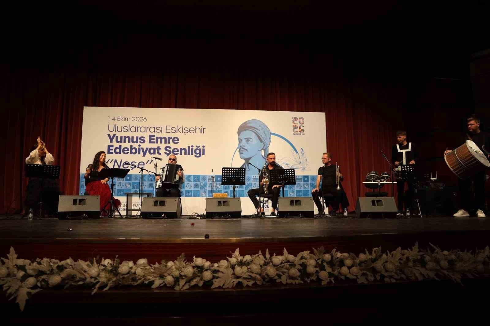Uluslararası Eskişehir Yunus Emre Edebiyat Şenliği muhteşem bir açılışla başladı