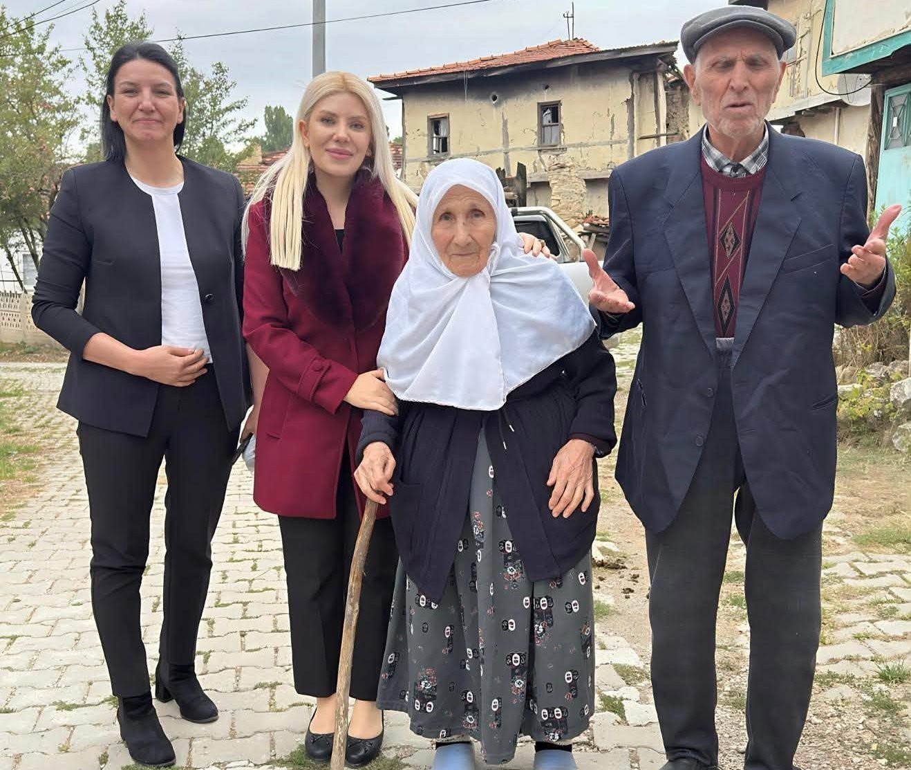 Altıntaş Kaymakamı Yıldırım’dan yaşlı çifte anlamlı ziyaret
