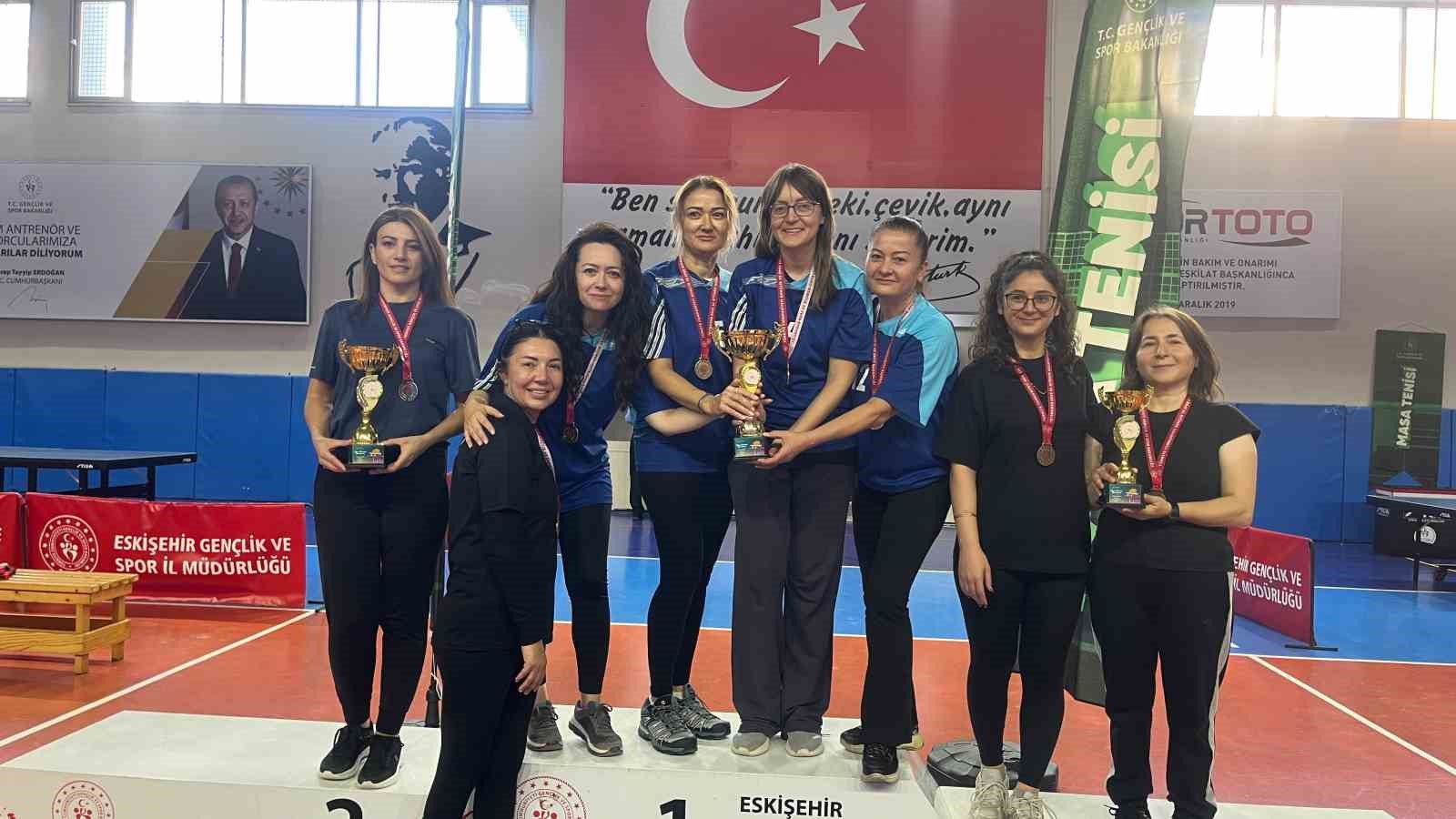 Eskişehir’de masa tenisi müsabakalarında dereceye giren takımlar belli oldu
