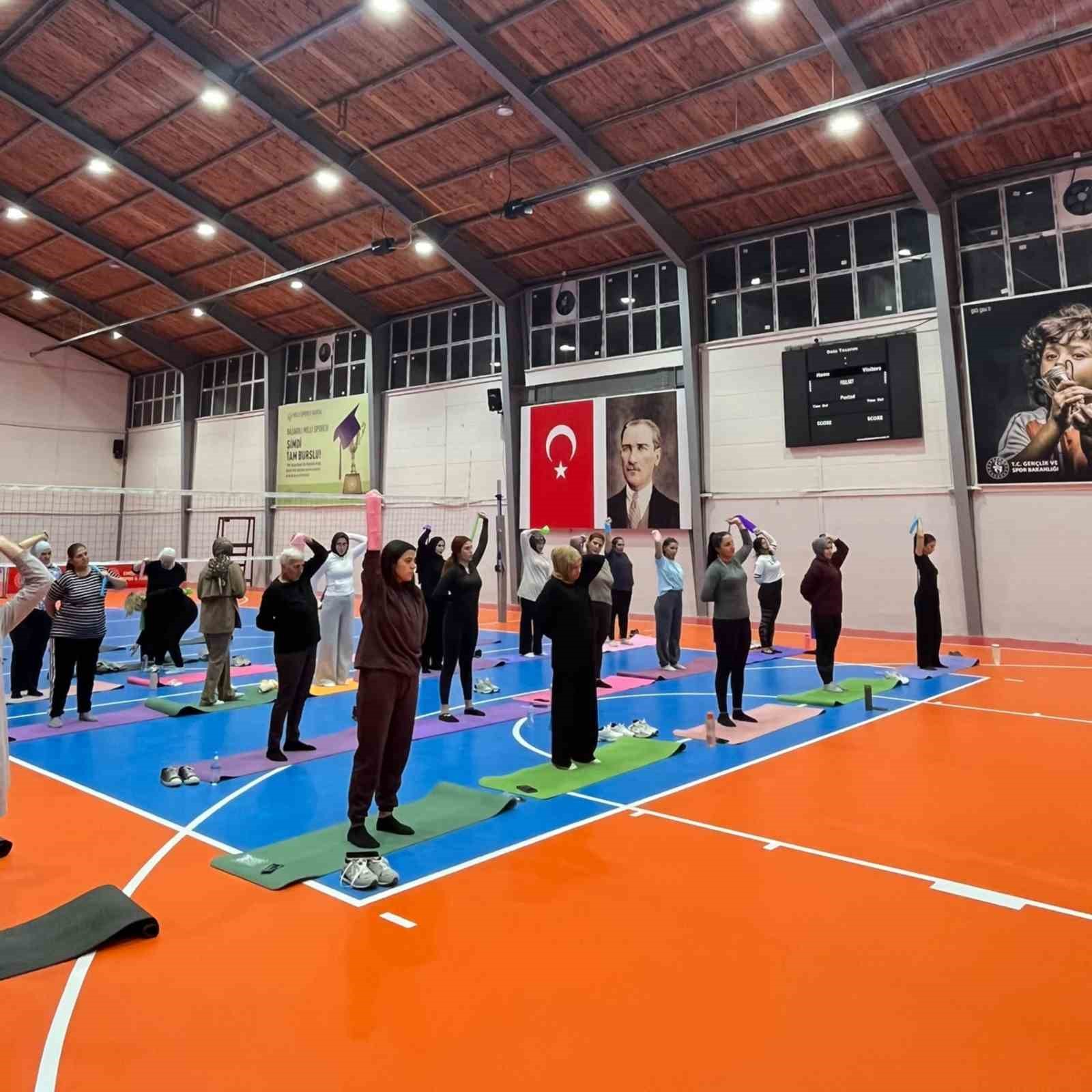 Sivrihisar’da kadınlara yönelik pilates kursu 57 kişinin katılımıyla başladı