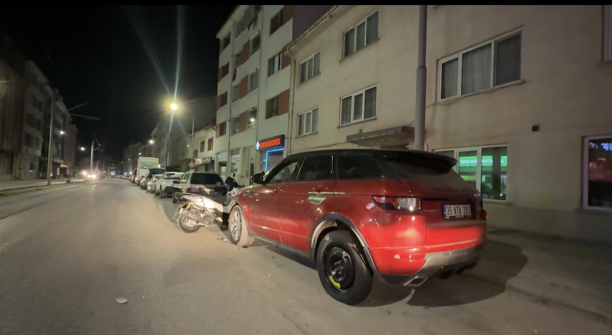 Eskişehir’de 1.90 promil alkollü sürücü park halindeki araca çarptı