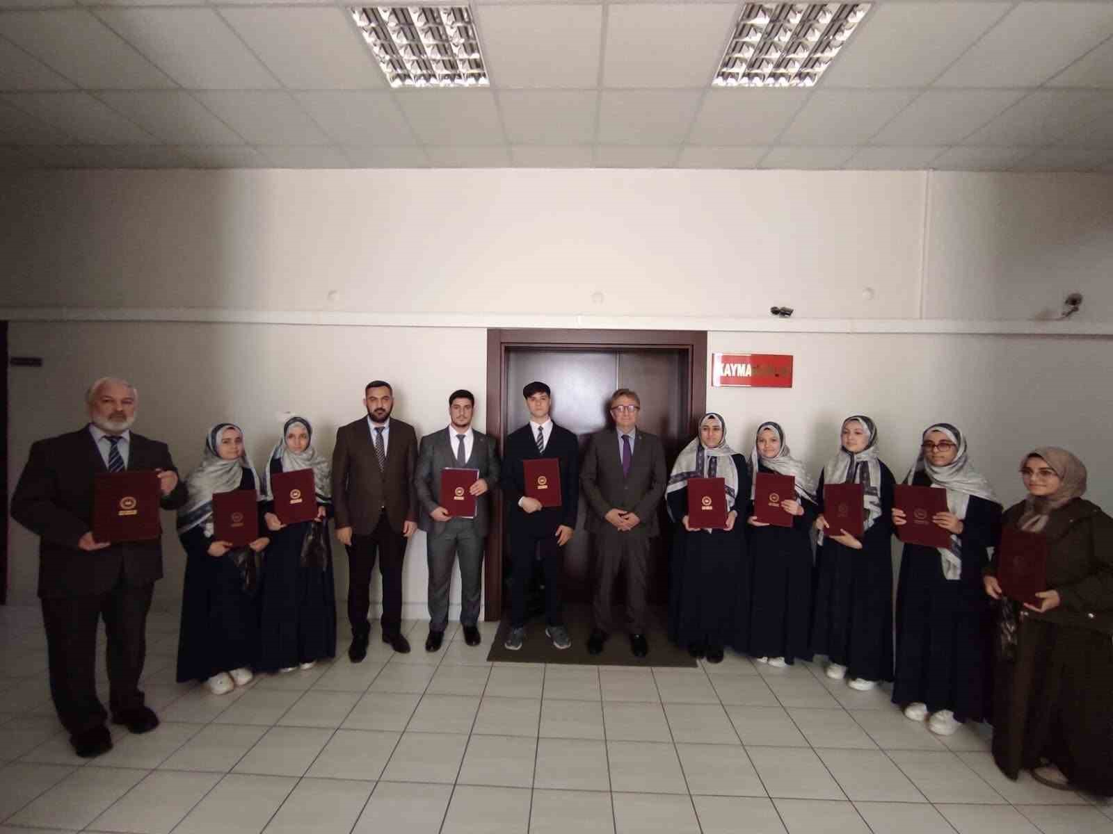 Bilecik’te 10 öğrenci hafızlık eğitimini tamamladı