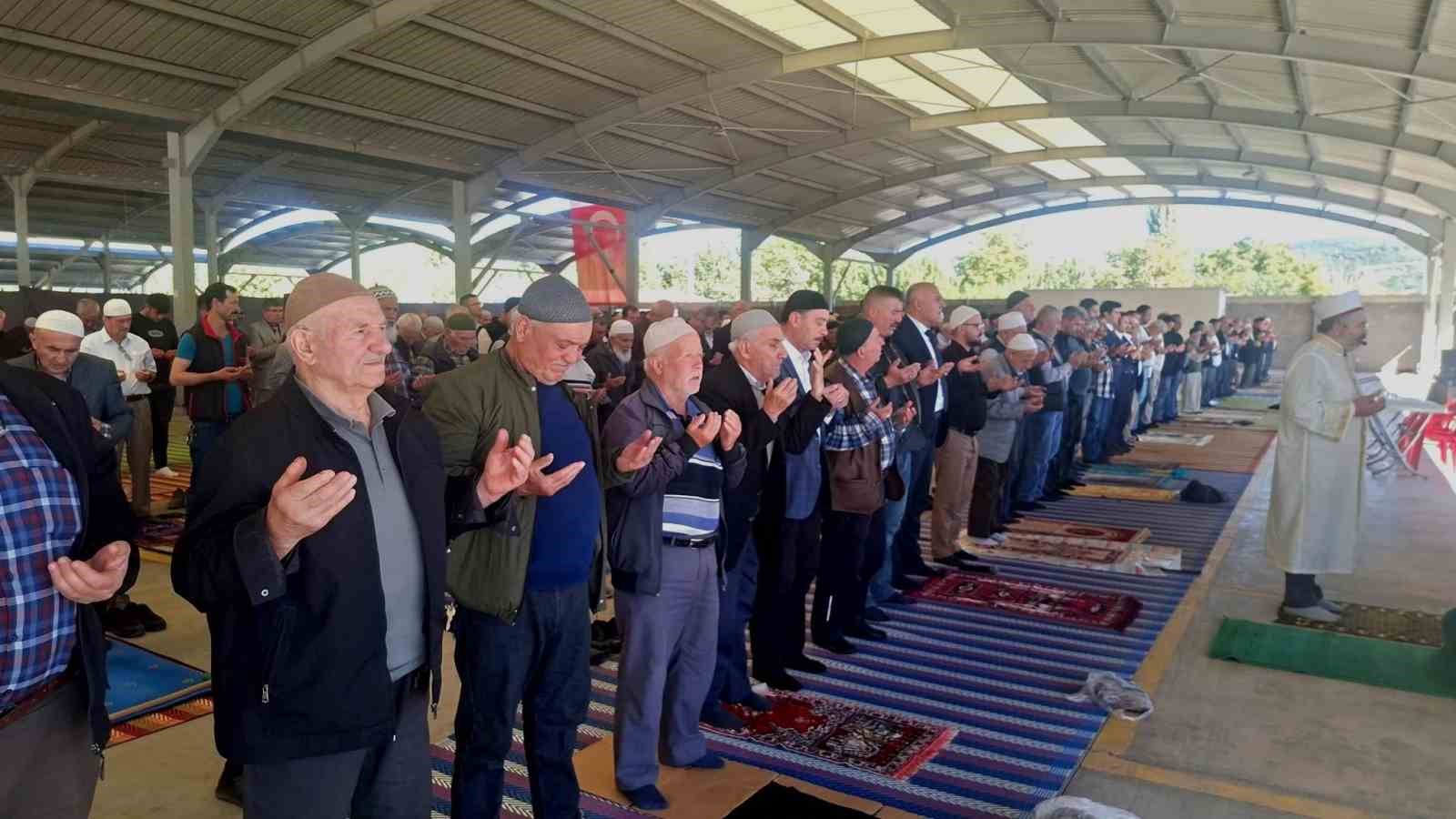 Hisarcık’ta Hak’ka şükür ve yağmur duası geleneği yaşatıldı
