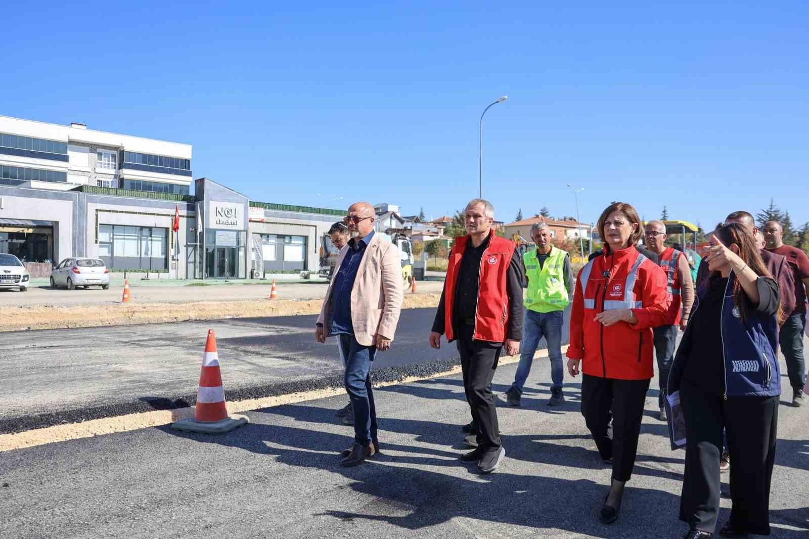Başkan Ünlüce, 100. Yıl Bulvarı’ndaki çalışmaları yerinde inceledi