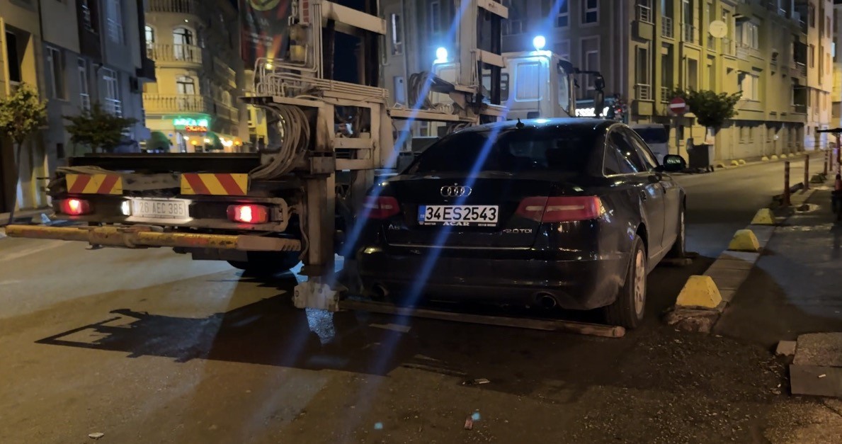 Eskişehir’de hatalı park eden araca trafik ekiplerinden müdahale