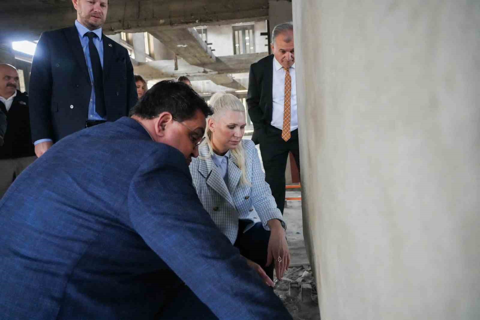 Başkan Subaşı tarihi koza fabrikasını ziyaret etti