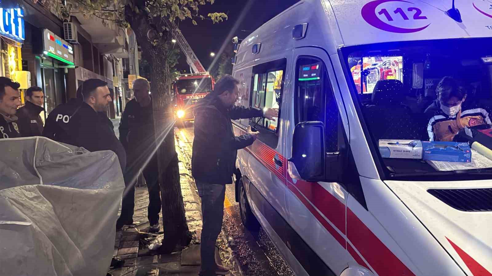 Alkollü şekilde ocağa makarna koyup uyuyakaldı, kendisini yangından kurtaran ekiplere "Borcum ne kadar?" diye sordu