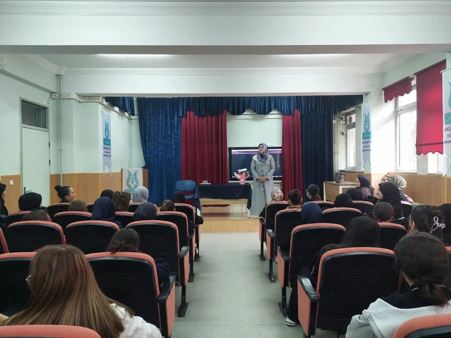 Kütahya Akşemsettin Kız Anadolu İmam Hatip Lisesi’nde "Peygamberimiz ve Aile" konulu seminer