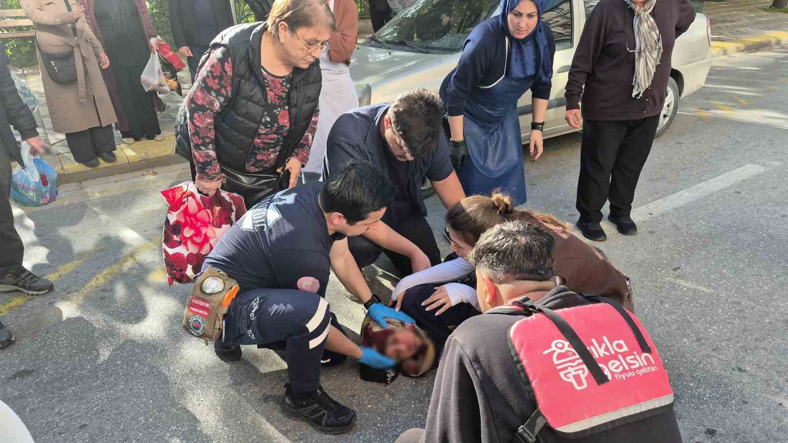 Yaşlı kadına çarpan gencin panik anları