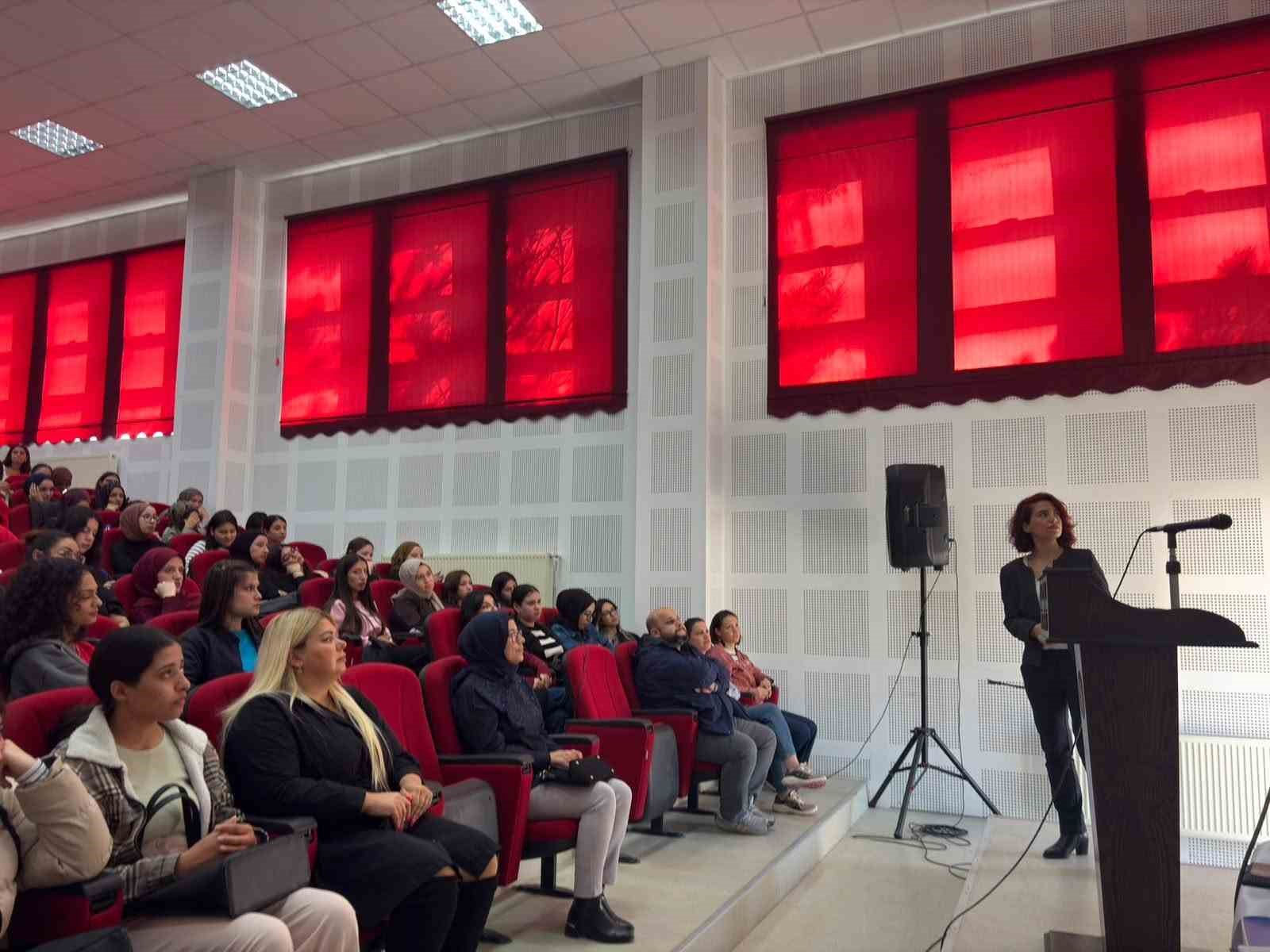 Emet MYO’da "Saygılı Yaşam ve Güvenli İlişkiler" eğitimi düzenlendi