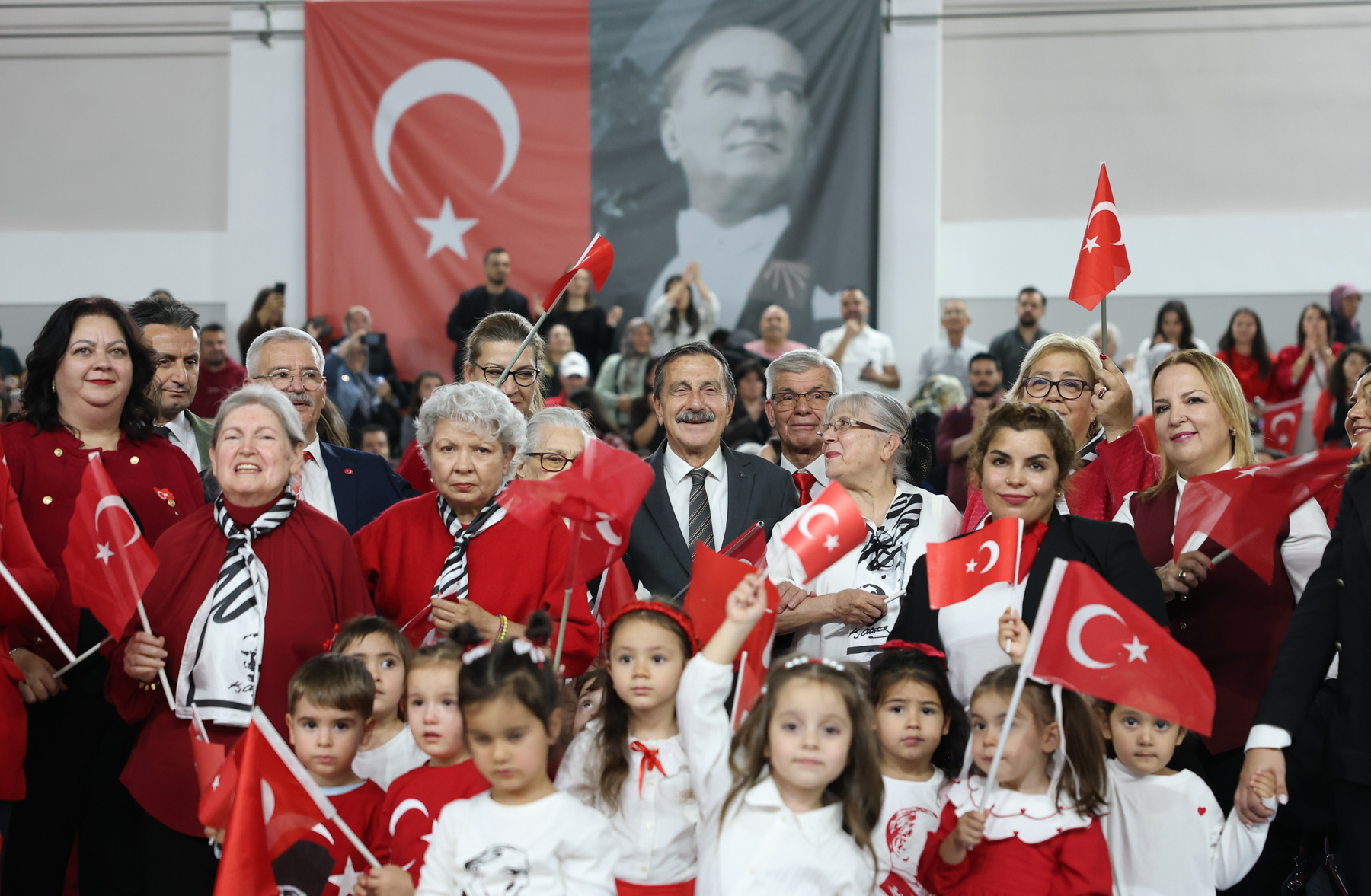 Tepebaşı’nda Cumhuriyet Coşkusu Üç Nesli Bir Araya Getirdi