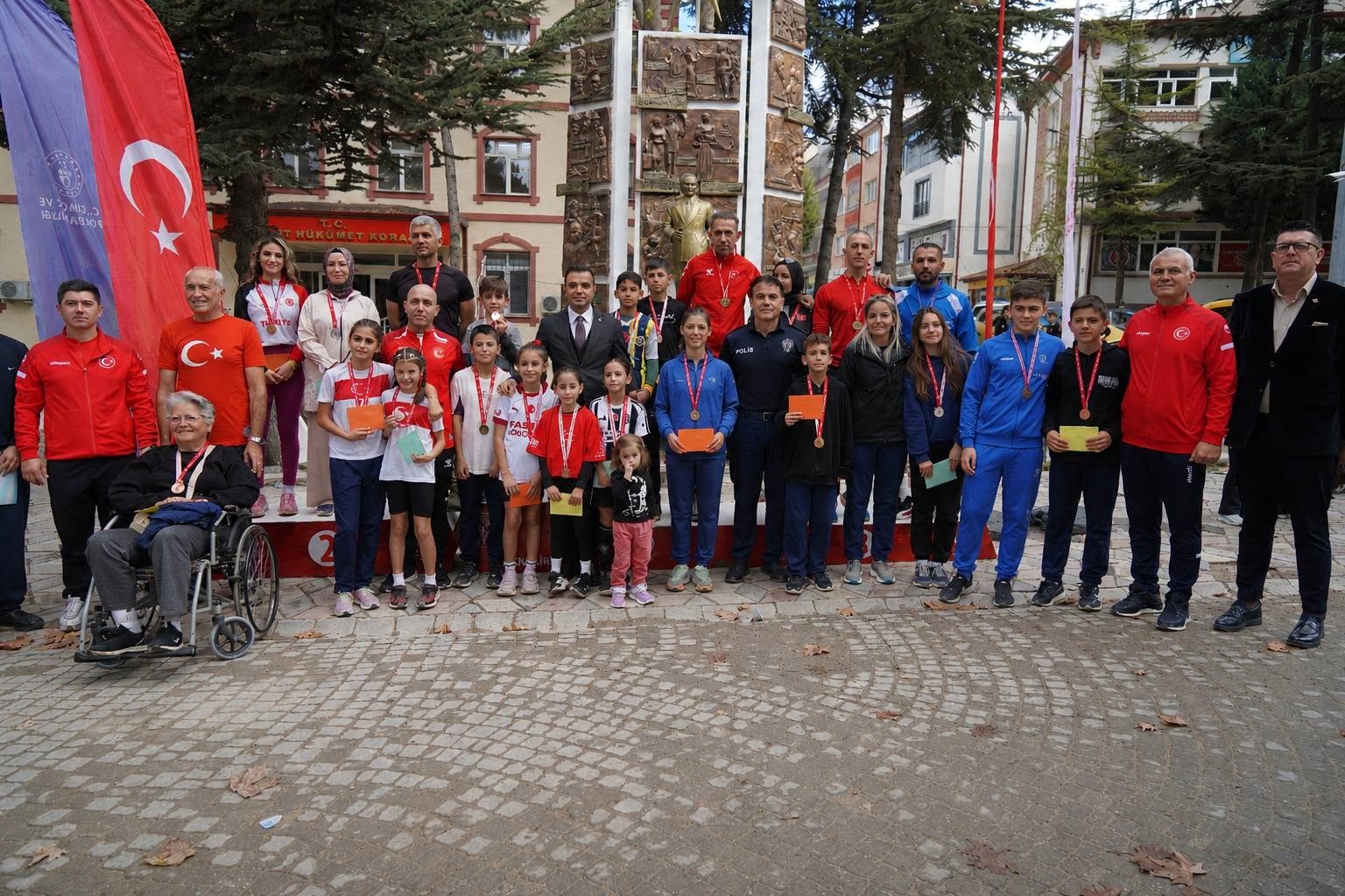 512 sporcu Cumhuriyet coşkusu için ter döktü