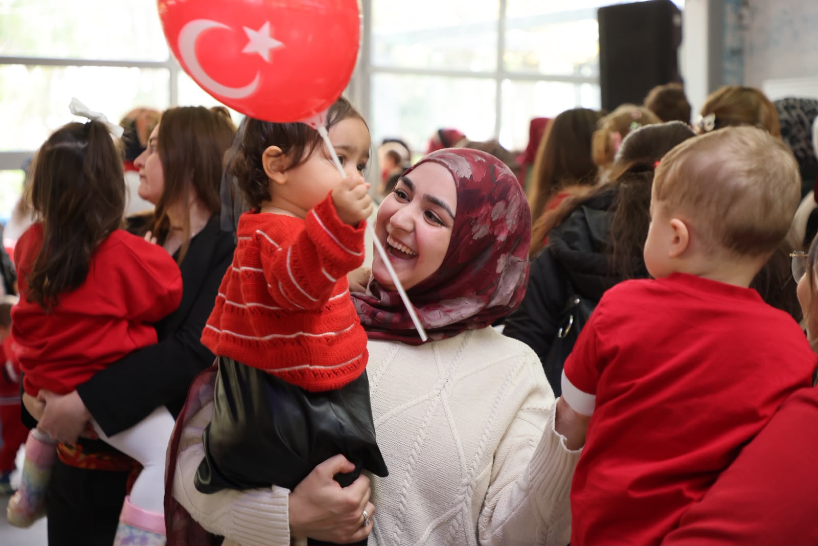 Cumhuriyet Coşkusu Anneler ve Çocuklarla Alaaddin Parkı’nda Yaşandı