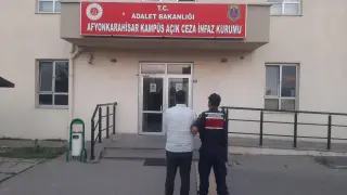 Jandarma çeşitli suçlardan aranan 28 kişiyi yakaladı