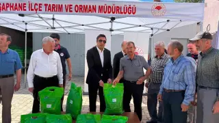 Şaphane’de kiraz ve vişne üreticilerine bordo bulamacı desteği