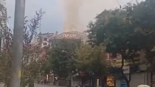 Eskişehir’de giyim mağazasının çatısında yangın çıktı