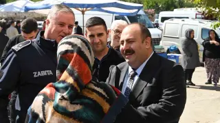 Başkan Hamamcı pazarda esnaf ve vatandaşlarla buluştu