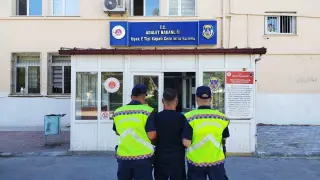Uşak’ta jandarma ekiplerince kesinleşmiş hapis cezası bulunan 25 aranan şahıs yakalandı