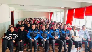 Polisten öğrencilere yönelik güvenlik ve bilinçlendirme eğitimi