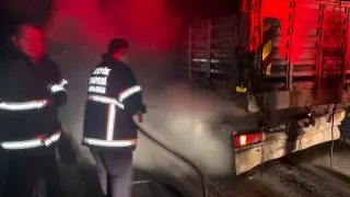 Bilecik’te seyir halindeki kamyon alev aldı
