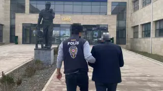 Yüksek kazanç vaadiyle 1,5 milyon TL’lik vurgun yapan şahıs tutuklandı