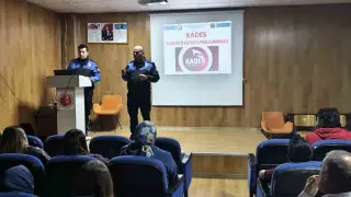 Polis ekiplerinden lise öğrencilerine bilgilendirme
