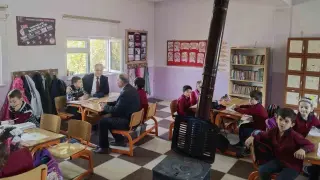 Aslanapa Kaymakamı Tosun, öğrencilerle bir araya geldi