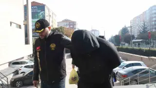Eskişehir merkezli 5 ildeki fuhuş operasyonunda yakalanan 17 şüpheli adliyeye sevk edildi