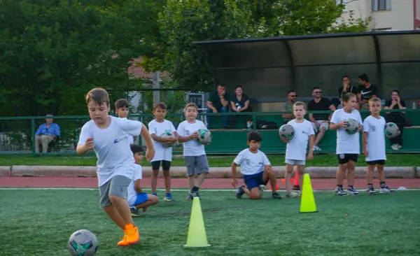 Büyükşehir Belediyesi Yaz Spor Eğitimleri Bütün Hızıyla Sürüyor