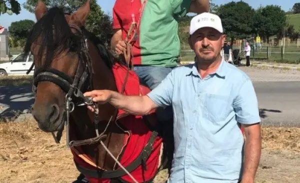 Rahvan at yarışlarından alınan kupa gurur yaşattı