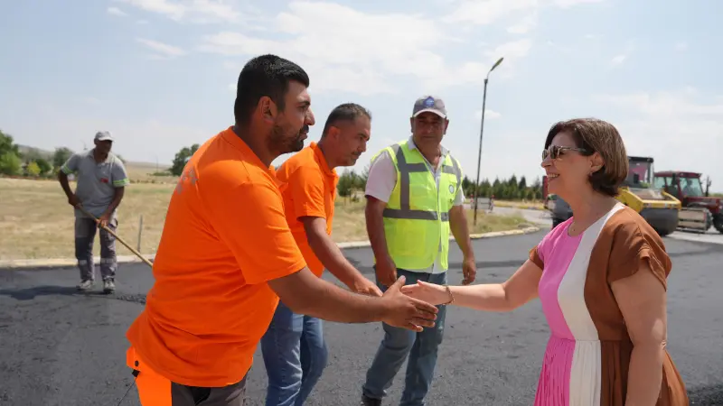 Başkan Ünlüce, Sakaryabaşı'ndaki Asfalt Çalışmalarını İnceledi